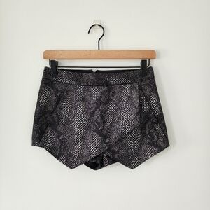 Express Skort Womens 00 Metallic Snakeskin Shorts Black Silver Mini